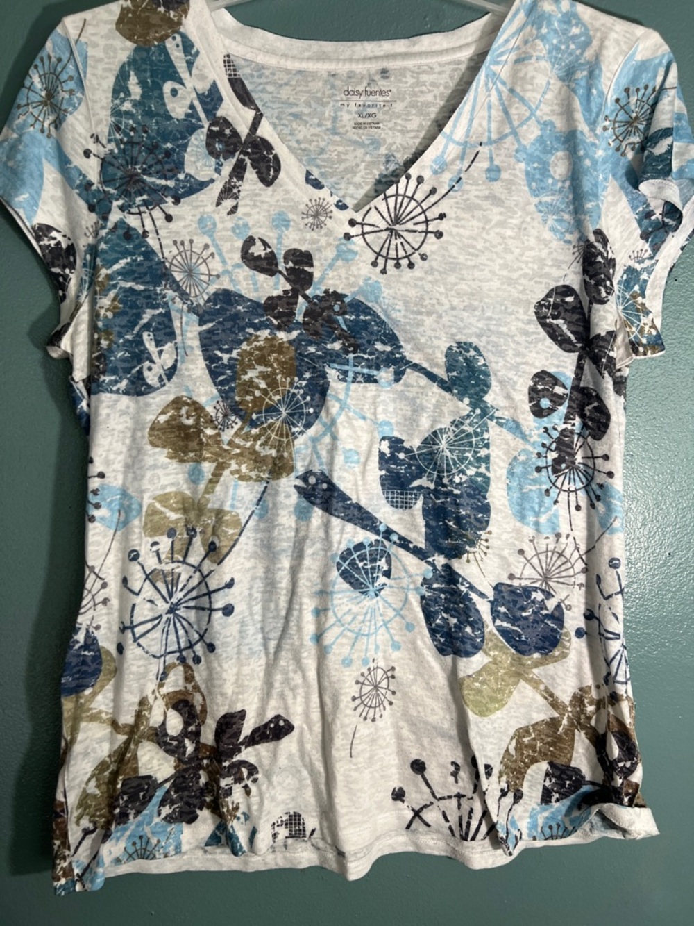 **3 for $6** Daisy Fuentes white V‑Neck Tee with Blue, Navy & Olive Floral
